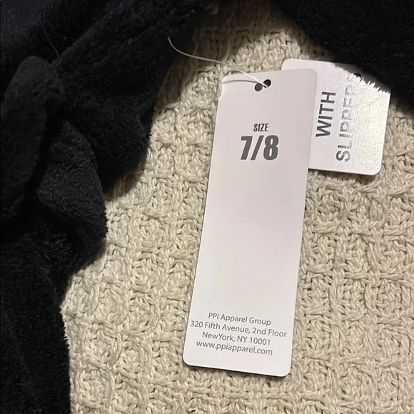 Soft, black kids bath robe and slippers set. New with tags by Sleep & Co Kids - Picture 3 of 6